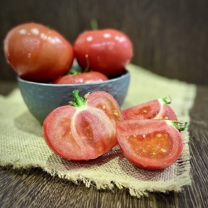 Помидор розовый тепличный