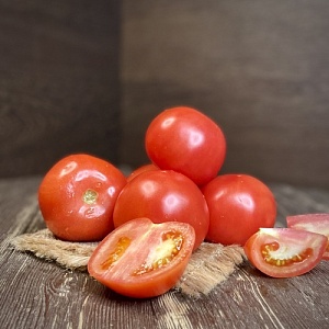 Помидор тепличный