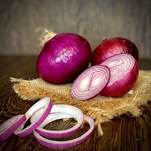 Лук репчатый красный